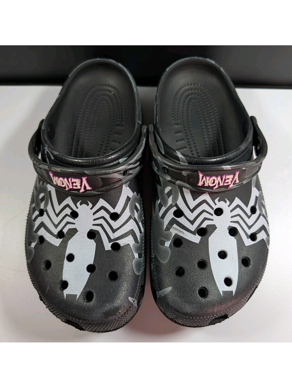 Crocs Unisex M8 W10 Black Gray Marvel Venom Camo Classic Clogs Slip On Shoes